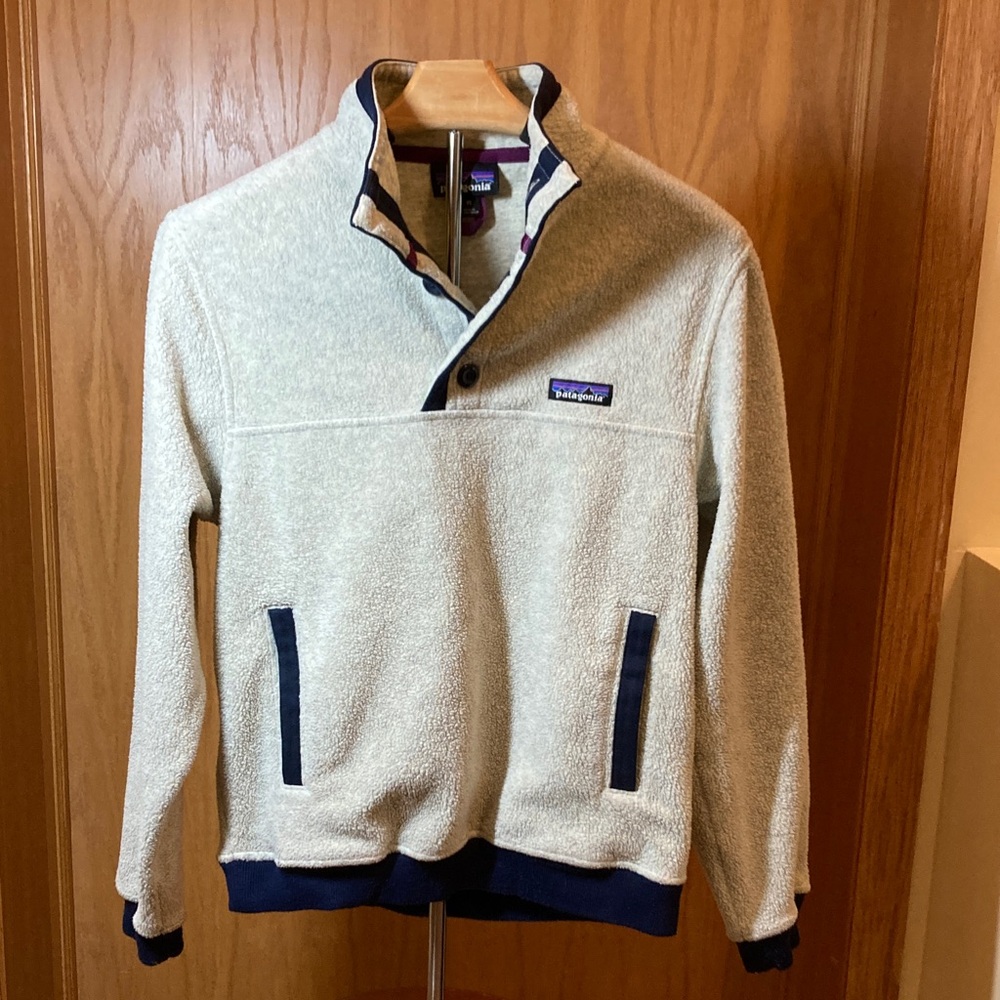 Patagonia Oatmeal and Navy Fleece Pullover with purple piping inside collar- XS